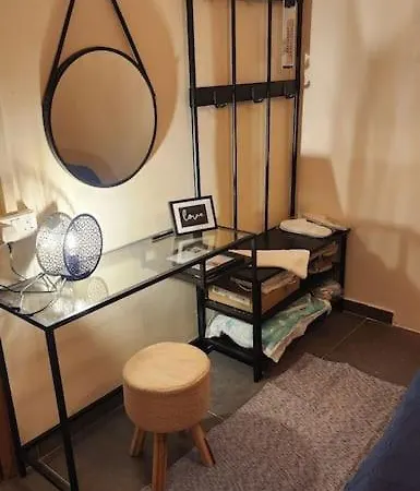 Safari House With Fireplace 아그로스