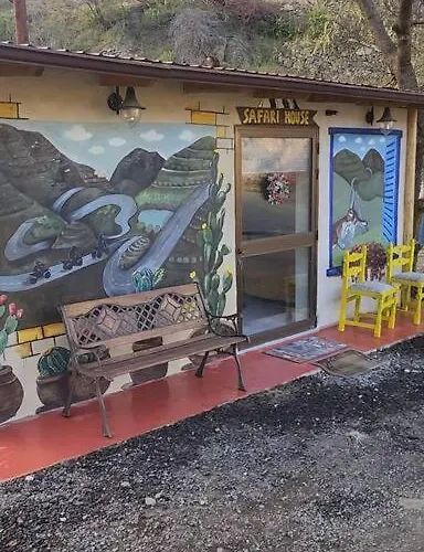 Safari House With Fireplace Prázdninový dům Agros